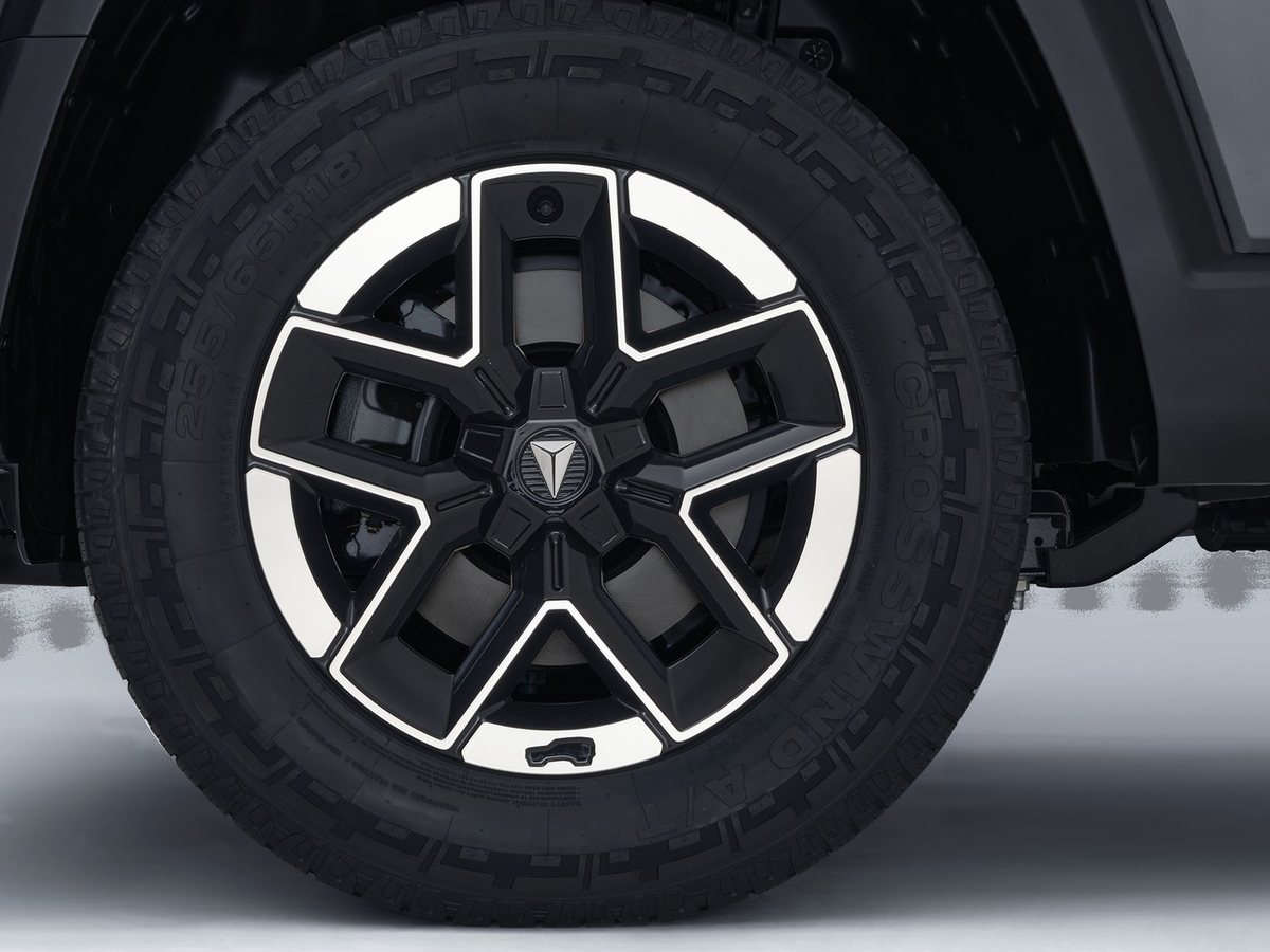 Jantes 18" · pneus tout-terrain 255/65 R18