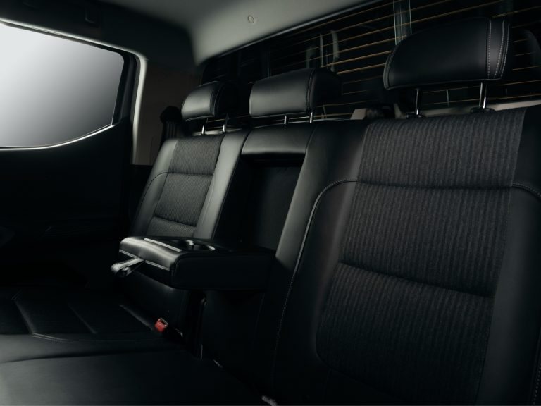 Hunter Diesel, banquette arrière